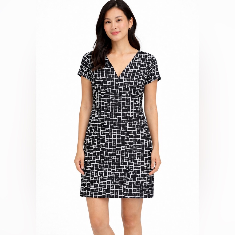 3/$30 - Willow & Thread Chic Black and White Patterned Dress with pockets